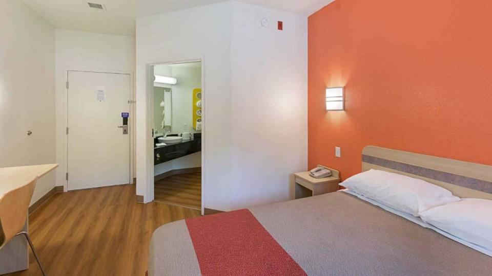 Motel 6 Columbia Eksteriør billede